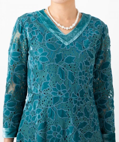 GRACE CONTINENTAL  グレースコンチネンタル　ベロア刺繍ドレス　ブルー/M-L
