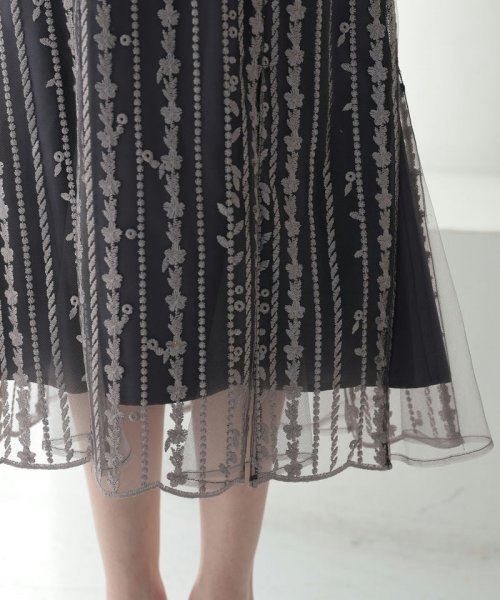 Select Shop  ストライプ柄刺繍ドレス　チャコール/M